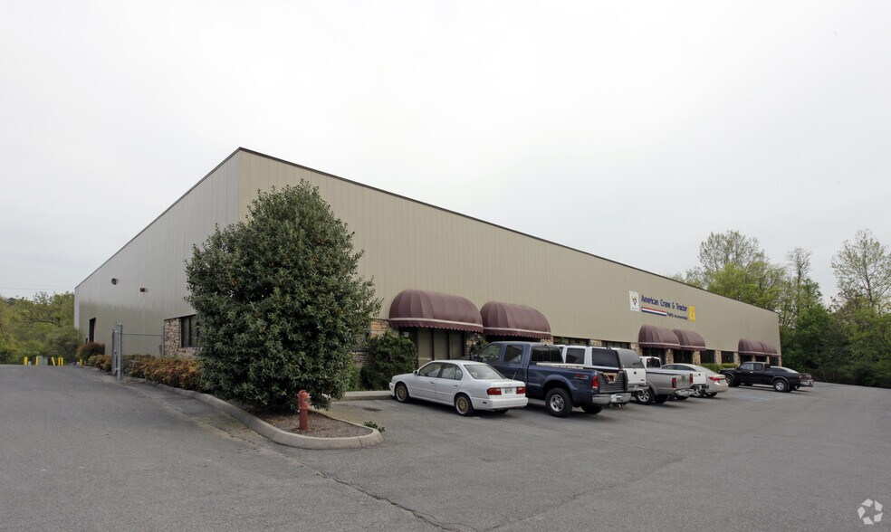 Primary Photo Of 2849 John Deere Dr, Knoxville Light Distribution For Lease