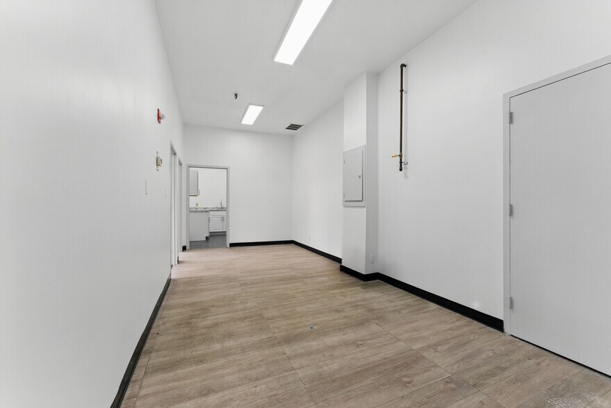 More Photos Of 755 New Ludlow Rd, South Hadley Warehouse For Lease