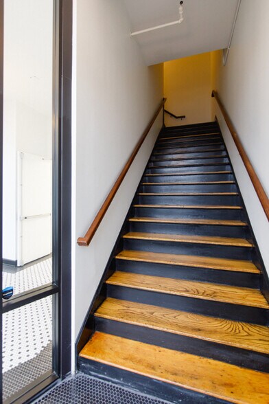 More Photos Of 308-310 E Hennepin Ave, Minneapolis Loft Creative Space For Lease