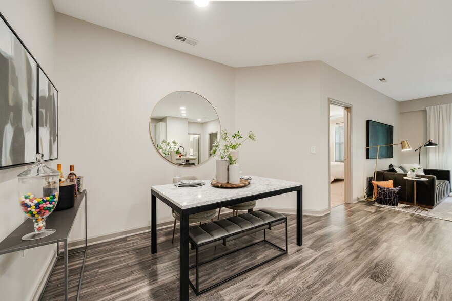 More Photos Of 900 E Six Forks Rd, Raleigh Apartments For Lease
