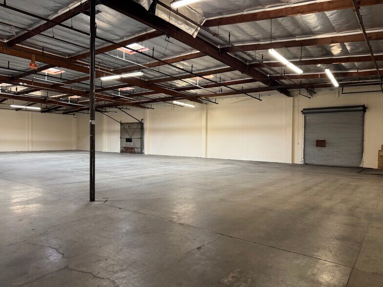 Primary Photo Of 1365-1367 E 16th St, Los Angeles Warehouse For Sale
