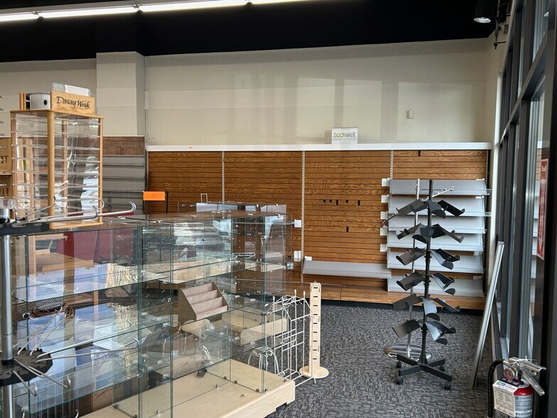 More Photos Of 221 S 1st St, Mount Vernon General Retail For Lease