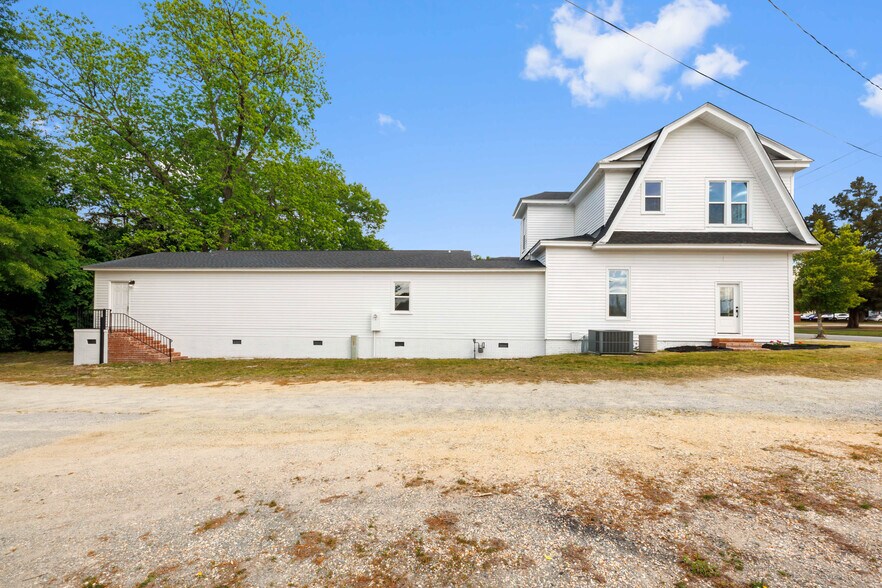 More Photos Of 504 W Broad St, Dunn Office For Sale