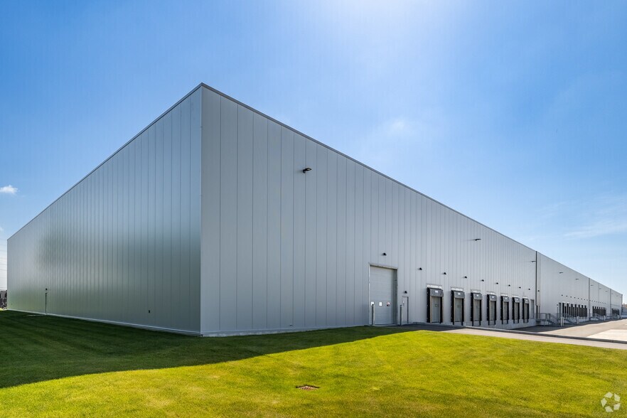 More Photos Of 405 Huntmar Dr, Ottawa Service For Lease