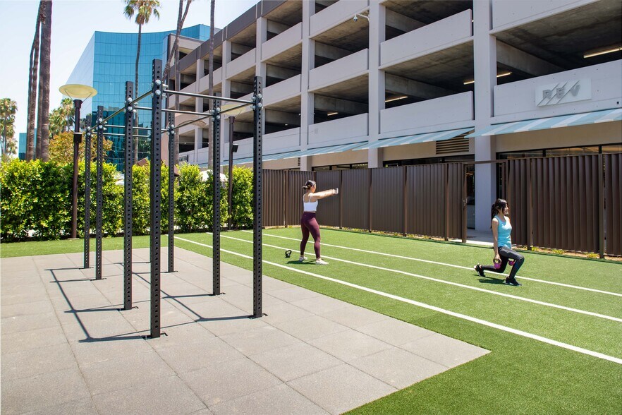 More Photos Of 3900 Kilroy Airport Way, Long Beach Unknown For Lease