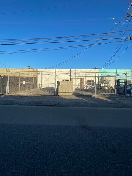 More Photos Of 5436 Cleon Ave, North Hollywood Warehouse For Lease