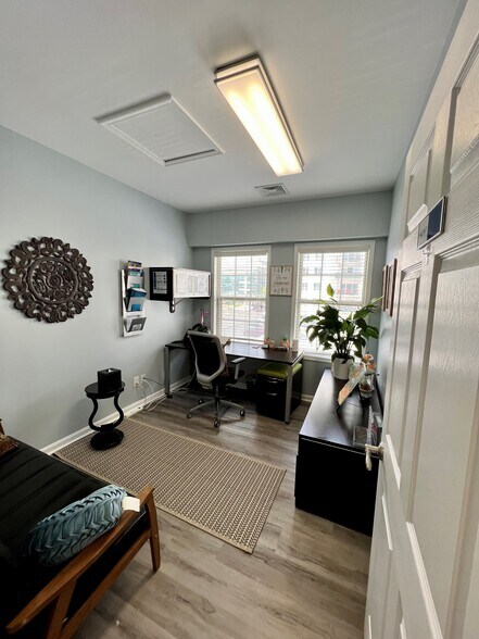 More Photos Of 8607-8609 2nd Ave, Silver Spring Medical For Sale