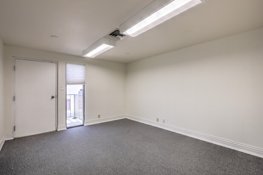 More Photos Of 3320-3340 W Wynn Rd, Las Vegas Office Residential For Lease