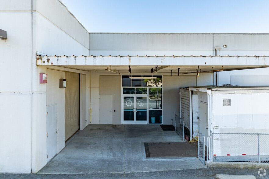 More Photos Of 1955-1995 S McDowell Boulevard Ext, Petaluma Warehouse For Sale