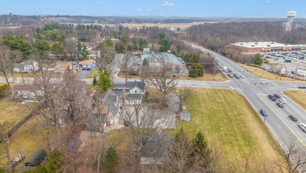 More Photos Of 806 Park Ave, Mount Airy Office For Sale