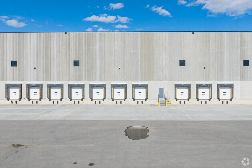 More Photos Of 60 Carmek Dr, Calgary Warehouse For Lease