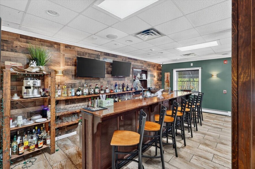 More Photos Of 11 E Pattagansett Rd, Niantic Restaurant For Sale