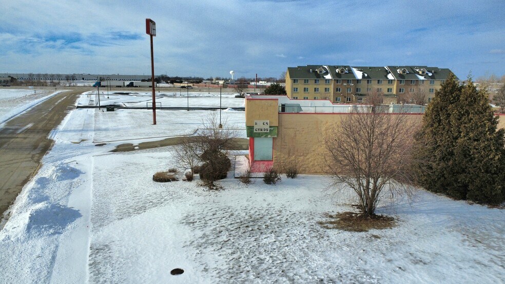More Photos Of 855 W Cook St, Manteno Restaurant For Sale