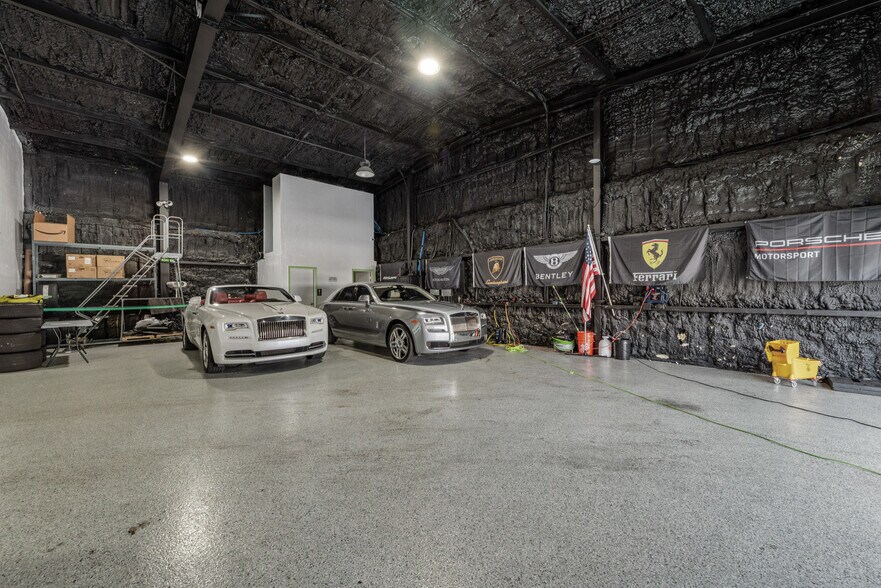 More Photos Of 2360 Shadowlawn Dr, Naples Freestanding For Sale