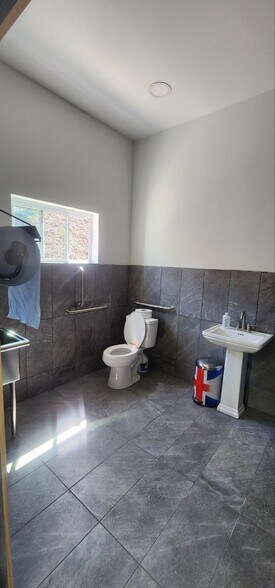 More Photos Of 870 Glenn Bridge Rd, Arden Auto Repair For Sale