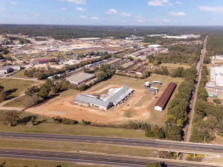 More Photos Of 13087 Hwy 271 N, Tyler Sports And Entertainment For Lease