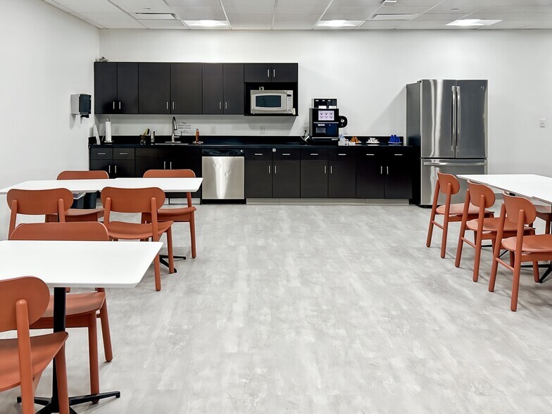 More Photos Of 3 Gateway Ctr, Newark Coworking Space