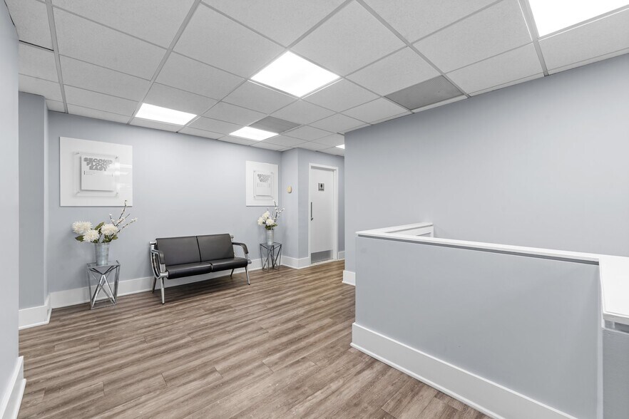 More Photos Of 308 W Main St, Smithtown Loft Creative Space For Lease