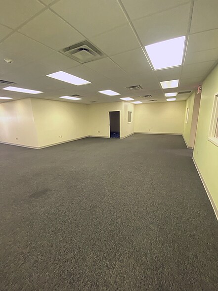 More Photos Of 109 Platinum Dr, Bridgeport Office For Lease