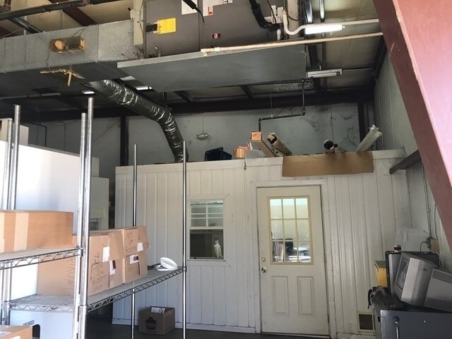 More Photos Of 1495 N Kealy St, Lewisville Distribution For Lease