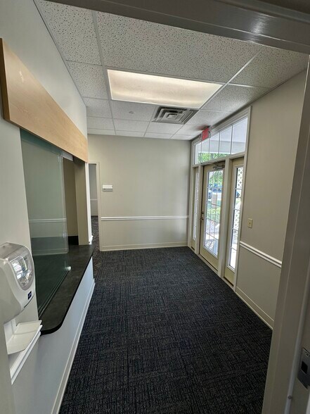 More Photos Of 1305 Corporate Dr, Hudson Medical For Lease