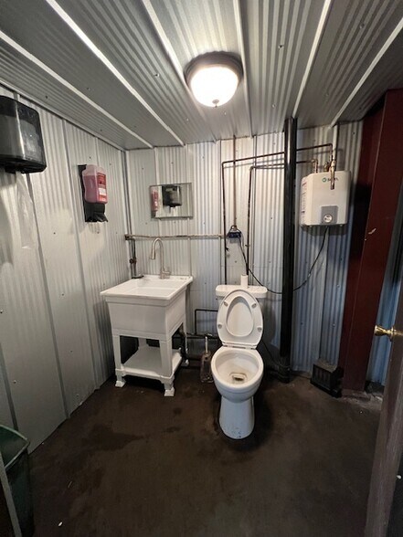 More Photos Of 202 N High St, Mount Orab Auto Repair For Sale