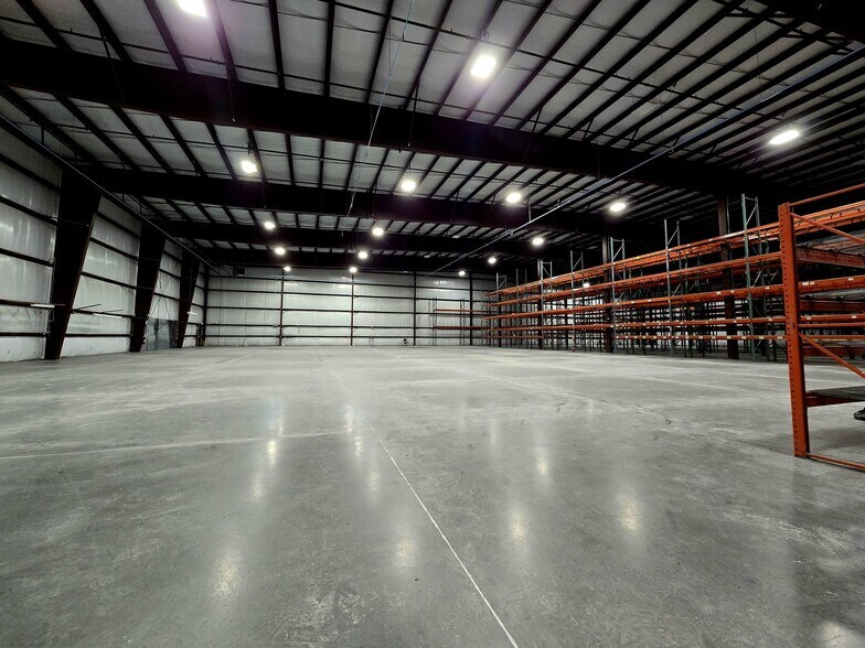 More Photos Of 231 Commerce Dr, Fall River Warehouse For Lease