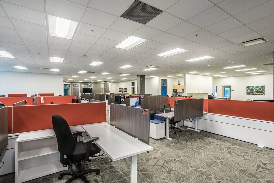 More Photos Of 4135 NW Urbandale Dr, Urbandale Office For Sale