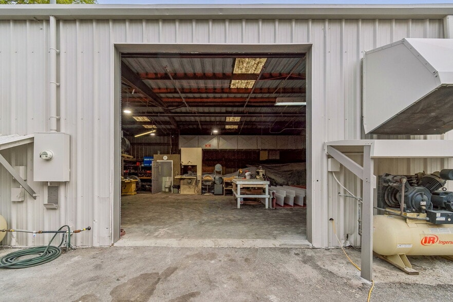 More Photos Of 1060 Harbor Lake Dr, Safety Harbor Light Manufacturing For Sale