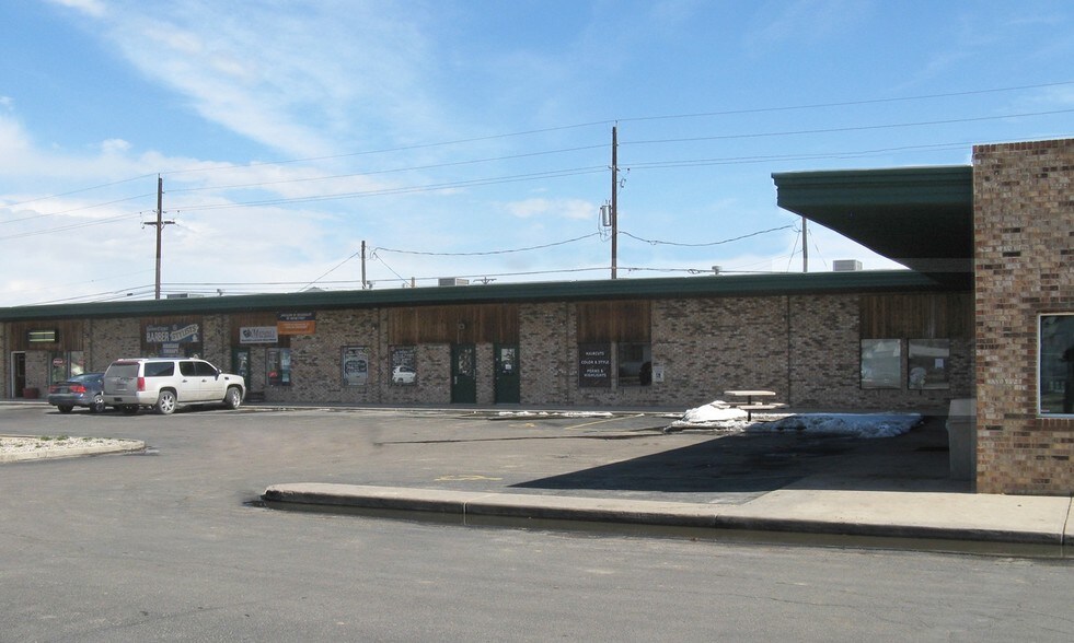 Primary Photo Of 218 N 2nd St, La Salle Storefront For Lease