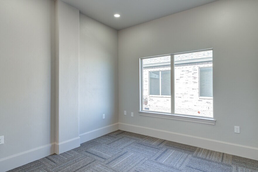 More Photos Of 1418 N Slide Rd, Lubbock Medical For Sale