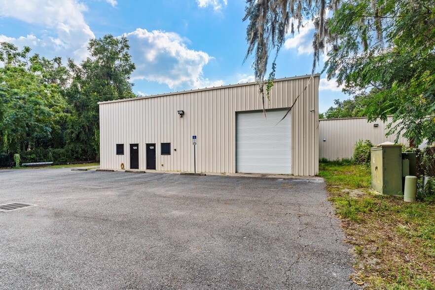 More Photos Of 125 Montclair Rd, Leesburg Warehouse For Lease