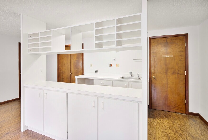 More Photos Of 3306 26th St W, Bradenton Medical For Sale