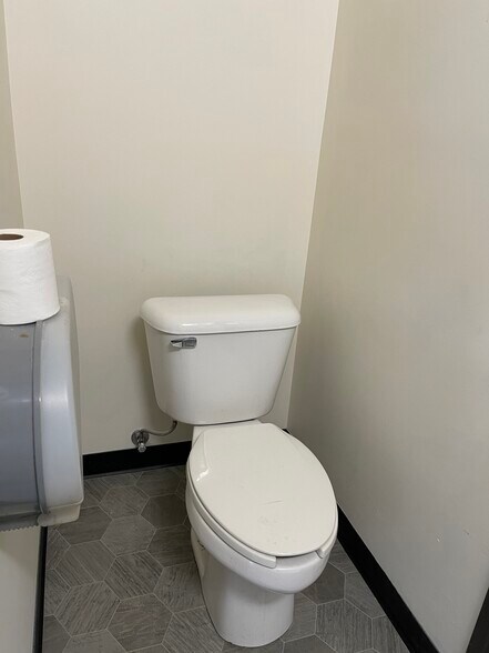 More Photos Of 7191 Arapahoe Rd, Boulder Warehouse For Lease