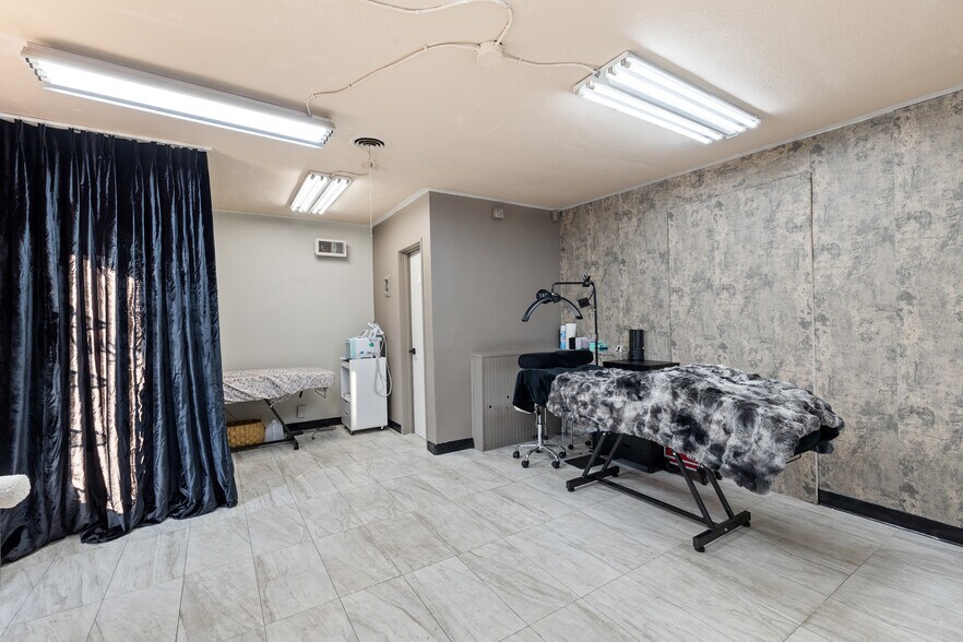 More Photos Of 4100-4102 W Magnolia Blvd, Burbank Storefront For Sale