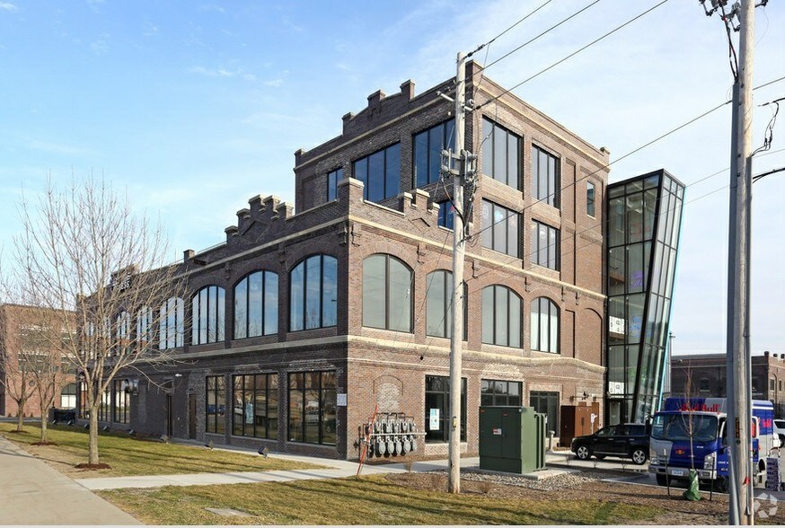 More Photos Of 300 W Martin Luther King Jr Pkwy, Des Moines General Retail For Lease