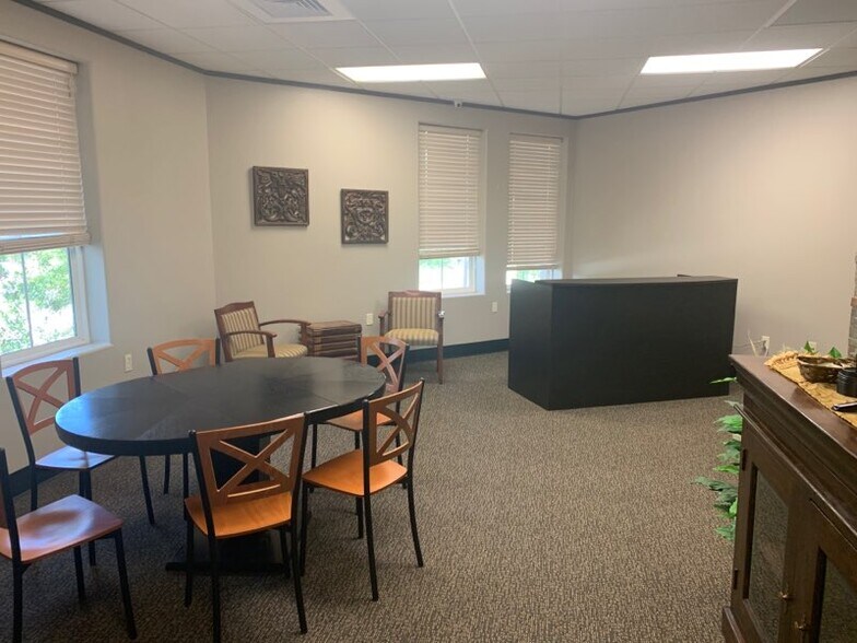 More Photos Of 1525 Lake Front Cir, The Woodlands Office For Lease