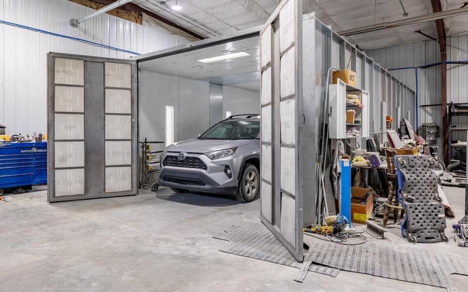 More Photos Of 528 Blackburn St, Cody Auto Repair For Sale