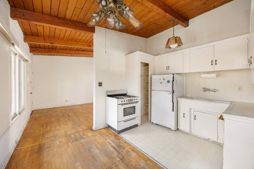 More Photos Of 2922 2nd St, Santa Monica Apartments For Sale