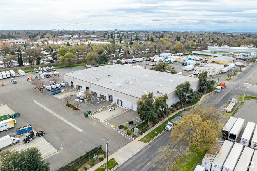More Photos Of 879 F St, West Sacramento Warehouse For Lease