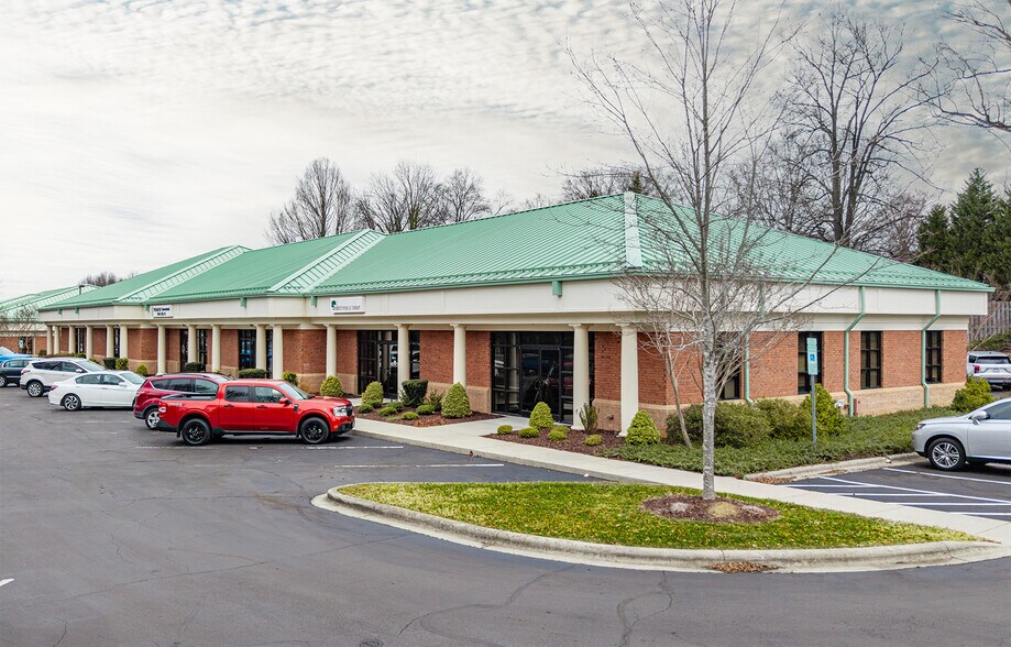 More Photos Of 320 W Jake Alexander Blvd, Salisbury Medical For Sale