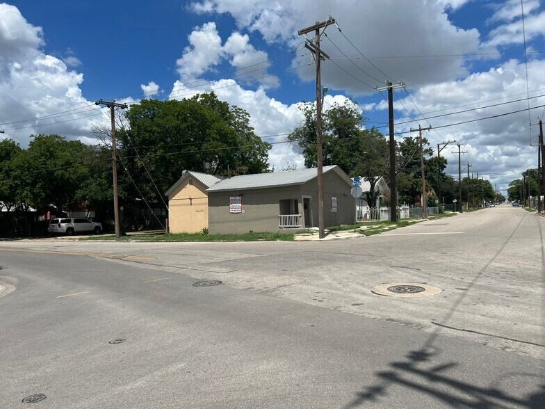 More Photos Of 101 E Carson St, San Antonio Restaurant For Sale