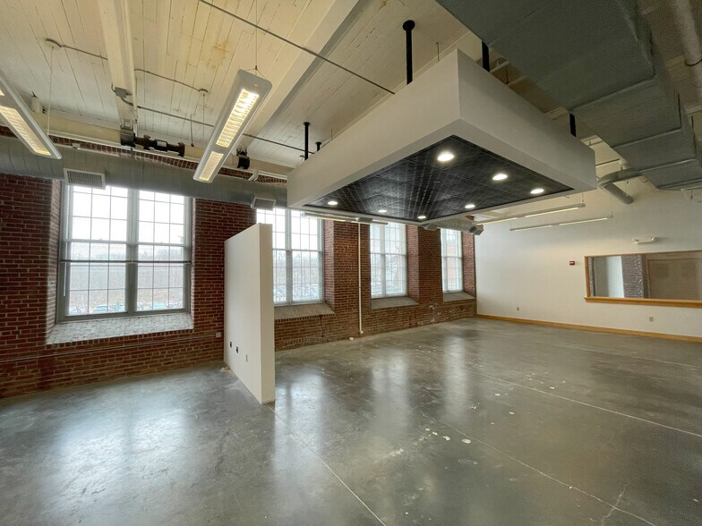 More Photos Of 10 Water St, Waterville Apartments For Lease