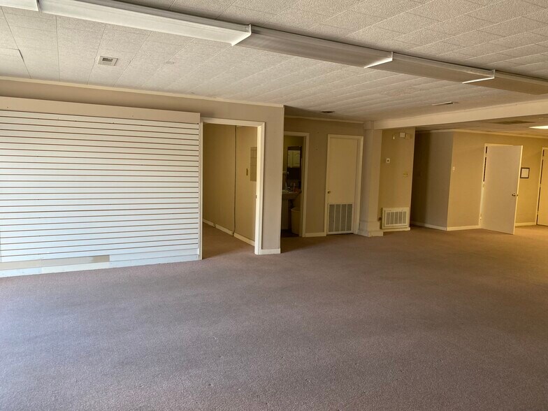 More Photos Of 1120 Broad Ave, Gulfport Freestanding For Lease