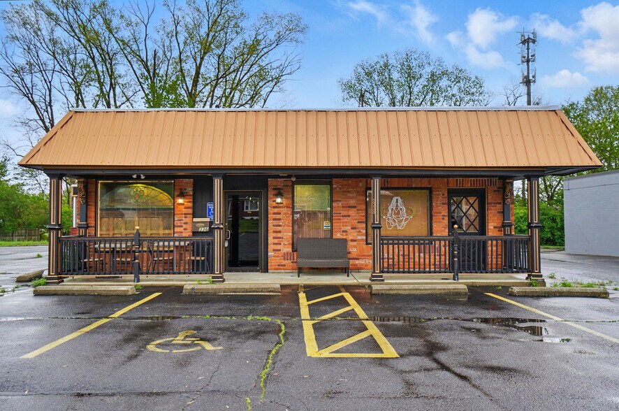 More Photos Of 2336 Northmoor Dr, Springfield Freestanding For Sale