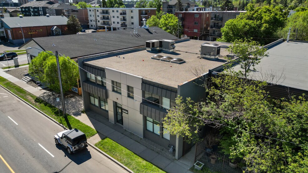 More Photos Of 1909 10th Ave SW, Calgary Office For Sale