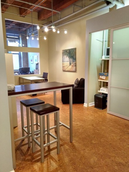 More Photos Of 824 W Superior St, Chicago Office Residential For Sale