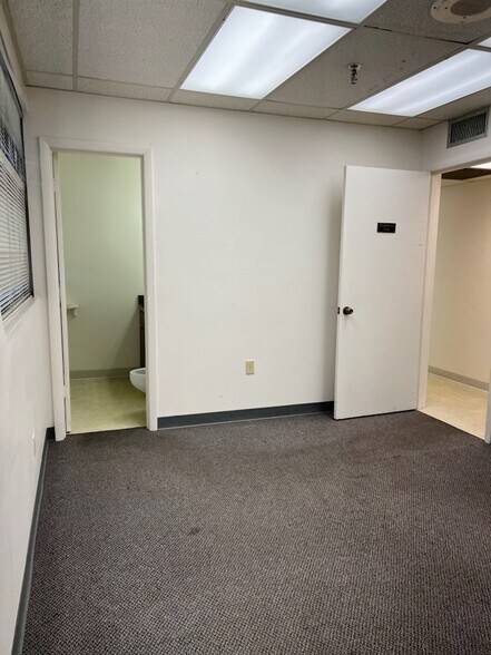 More Photos Of 2650 Bahia Vista St, Sarasota Medical For Sale