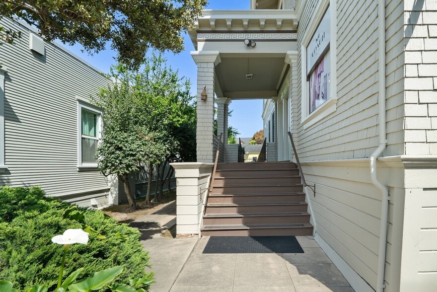 More Photos Of 217 E Lake Ave, Watsonville Office For Sale