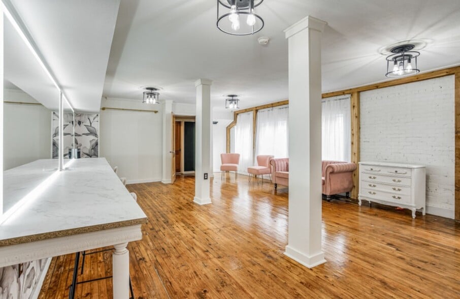 More Photos Of 544 N Main St, Crestview Storefront Retail Office For Sale